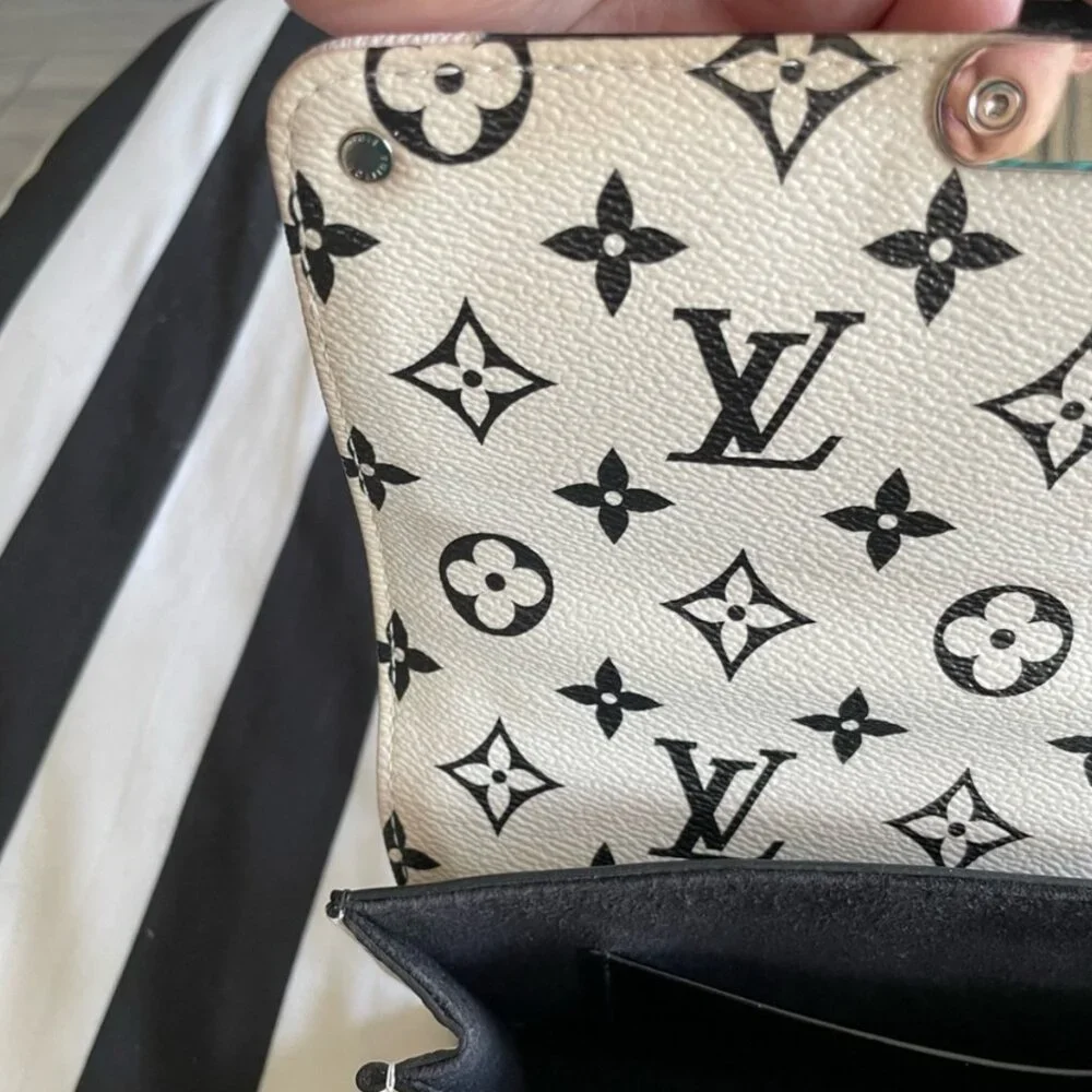 LOUIS VUITTON Vernis Epi Monogram Wynwood Black White and Vernis Card Case